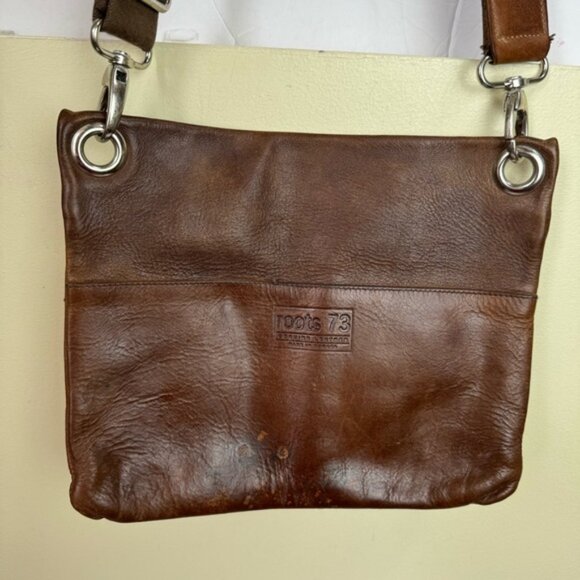 ROOTS Vintage Village Tribe Leather Brown Crossbody Shoulder Bag Pockets Logo - Picture 3 of 16